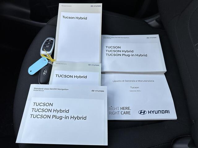 Hyundai TUCSON 1.6 T-GDI HEV Comfort / Navigatie / Camera / Parkeersensoren v + a / Climate Control / 19 inch LMV / Telefoon / Dealer onderhouden auto.