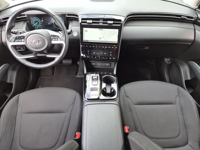 Hyundai TUCSON 1.6 T-GDI PHEV Comfort Smart 4WD / SOH 100% / Dealer onderhouden / Fabrieksgarantie tot 06-2027 / Trekhaak afneembaar / Trekgewicht 1350 kg / Stuur- & Stoelverwarming / Achteruitrijcamera / Elektrische achterklep / Adaptief cruise control /