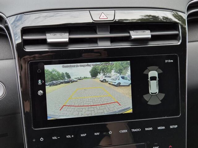 Hyundai TUCSON 1.6 T-GDI PHEV Comfort Smart 4WD / SOH 100% / Dealer onderhouden / Fabrieksgarantie tot 06-2027 / Trekhaak afneembaar / Trekgewicht 1350 kg / Stuur- & Stoelverwarming / Achteruitrijcamera / Elektrische achterklep / Adaptief cruise control /