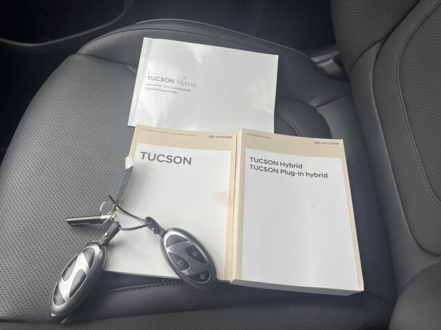 Hyundai TUCSON 1.6 T-GDI PHEV Premium 4WD / Accu SoH 100 % / EAER 65 km / Leder / HUD / Navigatie / Apple Carplay Android / Stoelventilatie / Stuur-, stoel- & achterbankverwarming / 19" LM wielen & All Season banden /