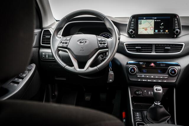 Hyundai TUCSON 1.6 131 PK GDI Comfort | Uniek | Ned Auto | 1 e eigenaar | 18.000 Km | Trekhaak | | Clima | Navigatie | Dab Audio | Cruise | 17 inch Lmv | Pdc V/A | Achteruitrijcamera |