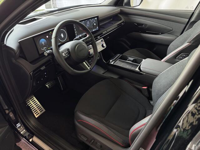 Hyundai TUCSON 1.6 T-GDI PHEV LUXE N-LINE NIEUWE AUTO 360° CAMERA ELEK.KLEP ELEK.STOEL MET GEHEUGEN VERWARMD SUBWOOFER 19" LMV ZWARTE HEMEL STUURVERW. PLUG IN HYBRIDE