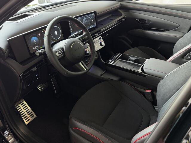 Hyundai TUCSON 1.6 T-GDI PHEV LUXE N-LINE NIEUWE AUTO 360° CAMERA ELEK.KLEP ELEK.STOEL MET GEHEUGEN VERWARMD SUBWOOFER 19" LMV ZWARTE HEMEL STUURVERW. PLUG IN HYBRIDE