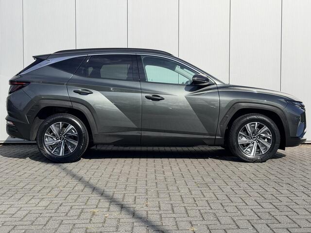 Hyundai TUCSON 1.6 T-GDI HEV Comfort / 1e Eigenaar / NL Auto / Trekhaak 1650 KG / All Seasonbanden / Adaptive Cruise Control / Climate Control / Stoelverwarming / Achteruitrijcamera / Fabrieksgarantie t/m 01-2028 /