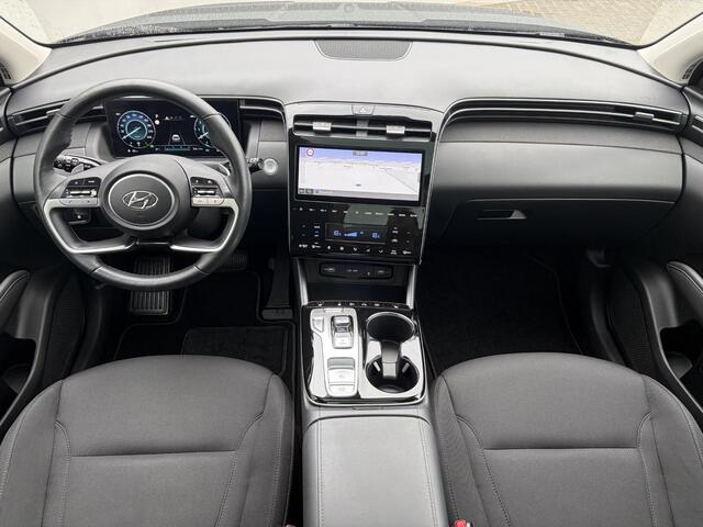 Hyundai TUCSON 1.6 T-GDI PHEV Comfort Smart Sky 4WD / Dealer Onderhouden / SOH 100% / Panoramadak / Adaptief Cruise Control / Navigatie / Achteruitrijcamera / Apple Carplay & Android Auto / Stoel & Stuurverwarming / 19" LM Velgen / Elektrische Achterklep /