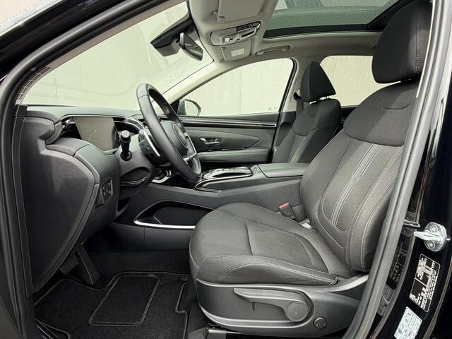 Hyundai TUCSON 1.6 T-GDI PHEV Comfort Smart Sky 4WD / Dealer Onderhouden / SOH 100% / Panoramadak / Adaptief Cruise Control / Navigatie / Achteruitrijcamera / Apple Carplay & Android Auto / Stoel & Stuurverwarming / 19" LM Velgen / Elektrische Achterklep /
