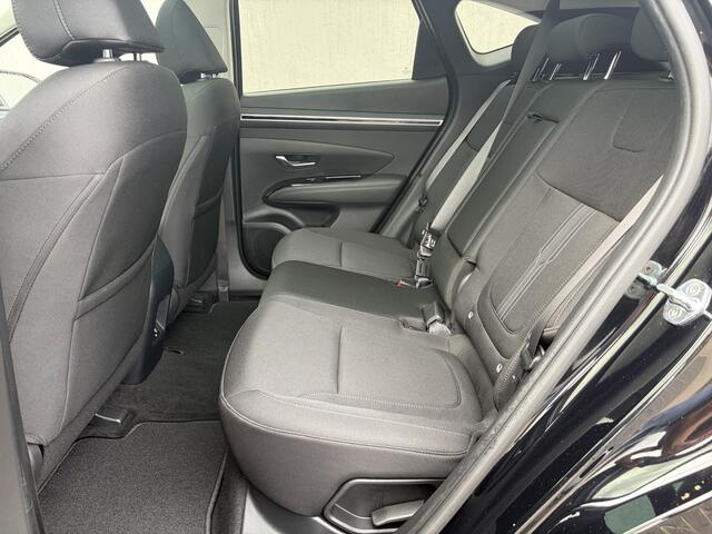 Hyundai TUCSON 1.6 T-GDI PHEV Comfort Smart Sky 4WD / Dealer Onderhouden / SOH 100% / Panoramadak / Adaptief Cruise Control / Navigatie / Achteruitrijcamera / Apple Carplay & Android Auto / Stoel & Stuurverwarming / 19" LM Velgen / Elektrische Achterklep /