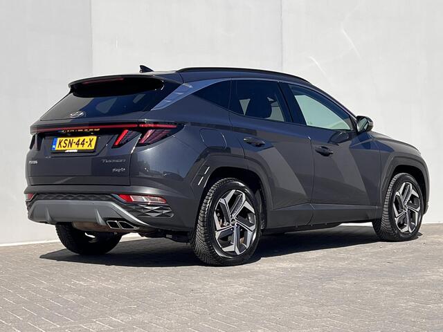 Hyundai TUCSON 1.6 T-GDI PHEV Comfort Smart 4WD / Fabrieksgarantie tot 06-2028 / Accu SoH 100 % / Dealer onderhouden / Navigatie / Camera / Apple Carplay Android / Stuur- en stoelverwarming / 19" LM wielen /