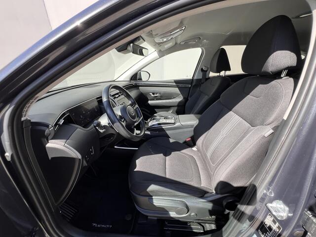Hyundai TUCSON 1.6 T-GDI PHEV Comfort Smart 4WD / Fabrieksgarantie tot 06-2028 / Accu SoH 100 % / Dealer onderhouden / Navigatie / Camera / Apple Carplay Android / Stuur- en stoelverwarming / 19" LM wielen /