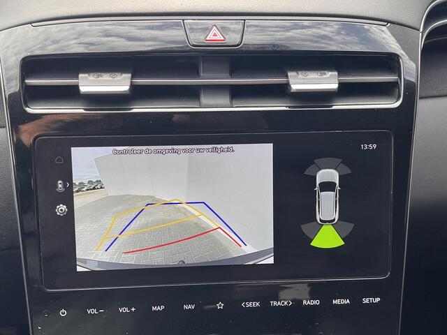Hyundai TUCSON 1.6 T-GDI PHEV Comfort Smart 4WD / 1.350 kg Afn. trekhaak / Dealer Onderhouden / Fabrieksgarantie tot 6-2029 / Accu SoH 89% / Elektrische klep / Stuur- en stoelverwarming / Navi / Apple Carplay Android / 19" LM wielen /