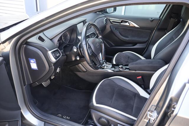 Infiniti Q Q30 1.6 T Sport | Origineel NL | Panoramadak | Bose |