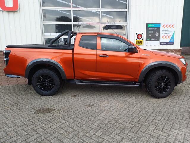 Isuzu D-MAX Extented Cab V-Cross 4WD AT Webasto 8000 Km 06-22