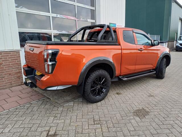 Isuzu D-MAX Extented Cab V-Cross 4WD AT Webasto 8000 Km 06-22