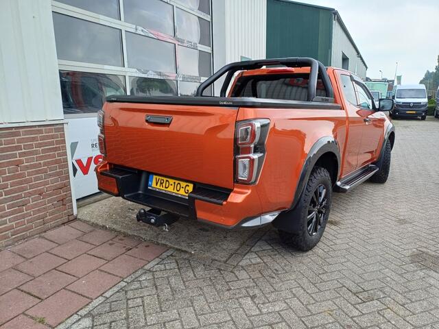 Isuzu D-MAX Extented Cab V-Cross 4WD AT Webasto 8000 Km 06-22