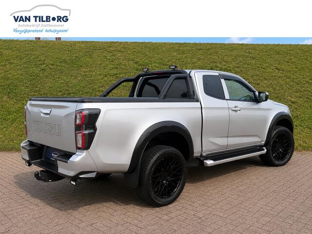 Isuzu D-MAX 1.9 Extended Cab LSX | AUTOMAAT | LEDER | 20'' BlackRhino LMV | Pedders Suspension | Apple CarPlay / Android Auto | TH. 3500 kg | Roll Cover