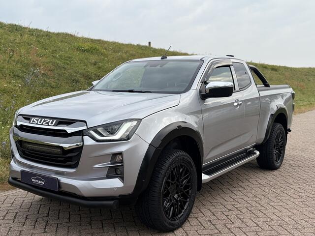 Isuzu D-MAX 1.9 Extended Cab LSX | AUTOMAAT | LEDER | 20'' BlackRhino LMV | Pedders Suspension | Apple CarPlay / Android Auto | TH. 3500 kg | Roll Cover