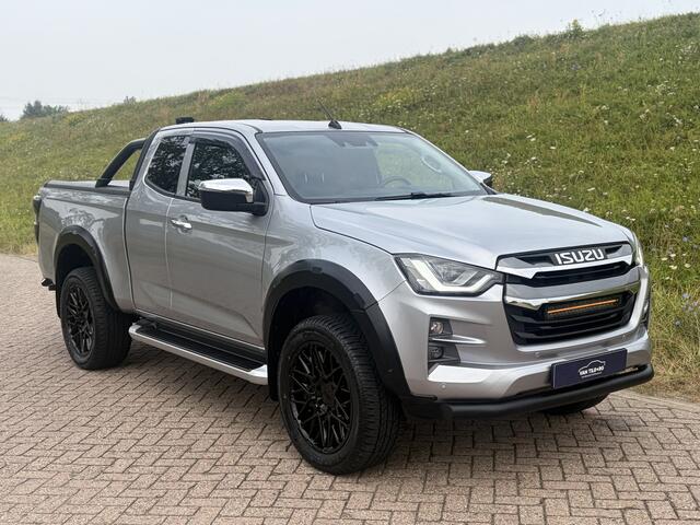 Isuzu D-MAX 1.9 Extended Cab LSX | AUTOMAAT | LEDER | 20'' BlackRhino LMV | Pedders Suspension | Apple CarPlay / Android Auto | TH. 3500 kg | Roll Cover