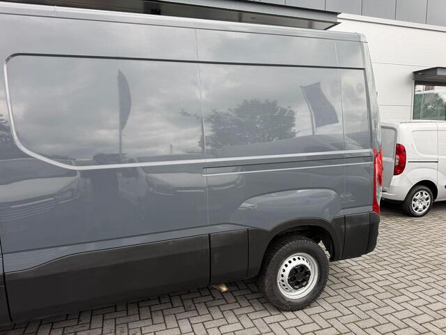 Iveco 35-140 Daily Iveco Daily voorschade l automaat l cruise l airco l camera l BTW