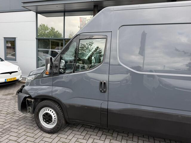 Iveco 35-140 Daily Iveco Daily voorschade l automaat l cruise l airco l camera l BTW