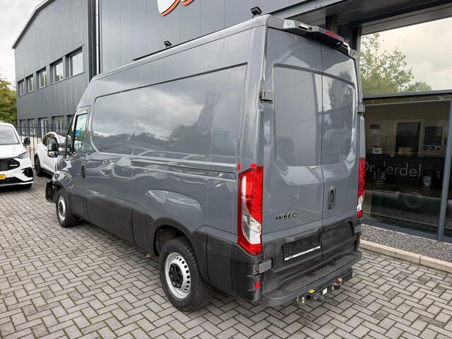 Iveco 35-140 Daily Iveco Daily voorschade l automaat l cruise l airco l camera l BTW