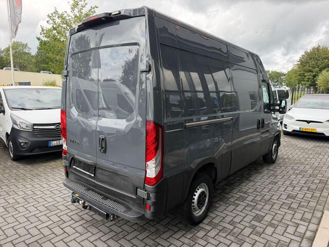 Iveco 35-140 Daily Iveco Daily voorschade l automaat l cruise l airco l camera l BTW