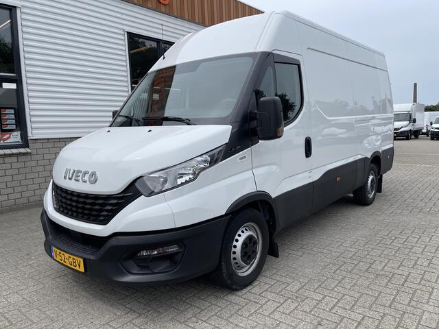 Iveco DAILY 35S16V 2.3 handgeschakeld 160pk L2H2 / mag 3500 kg trekken / lease vanaf ¤ 500 / vaste prijs rijklaar ¤ 27.950 ex btw / climate control / opstap + parkeersensoren achter !