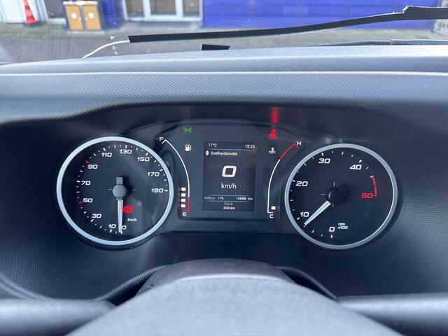 Iveco DAILY 35C16V 2.3 352 L2H2 3500 KG Trekhaak LED Betimmering Cruise Control