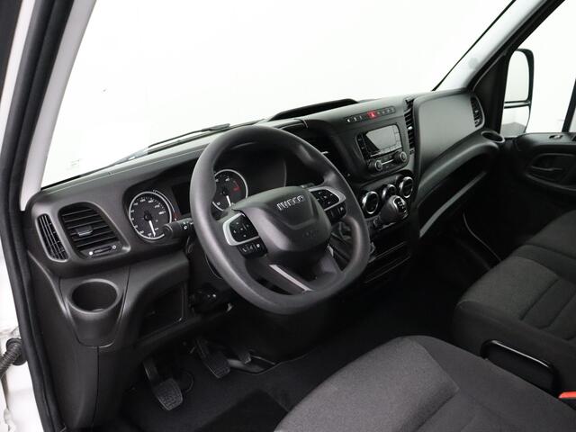 Iveco DAILY 35S14 L2H2 | 3500Kg Trekgewicht | Airco | Cruise | 3-Persoons | Betimmering