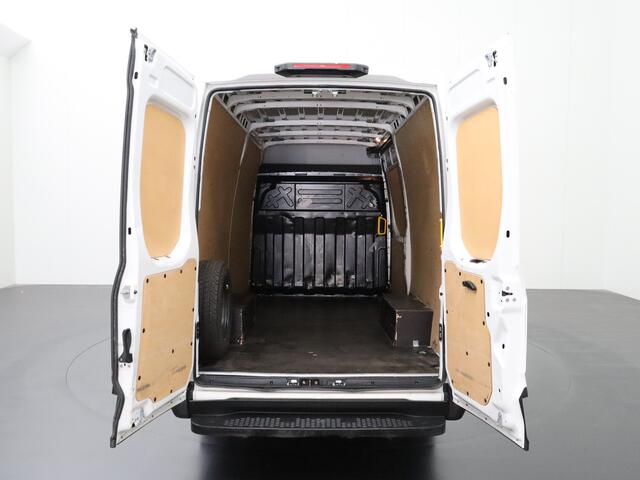 Iveco DAILY 35S14 L2H2 | 3500Kg Trekgewicht | Airco | Cruise | 3-Persoons