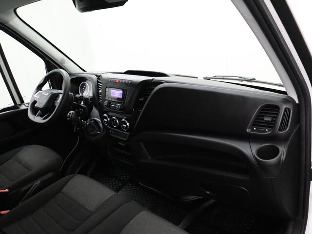 Iveco DAILY 35S14 L2H2 | 3500Kg Trekgewicht | Airco | Cruise | 3-Persoons