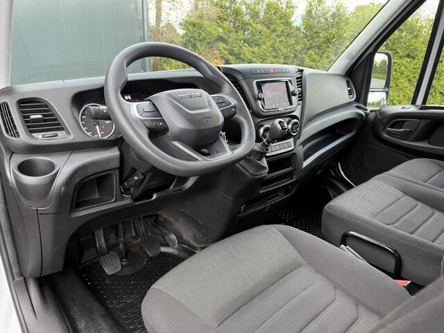 Iveco DAILY 35S14 2.3 D / PICK UP MET LANGE BAK / 7 PERSOONS DUBBELE CABINE / 10.360 KM / AIRCO / CRUISE / NAVI / 3.5 TONS TREKHAAK