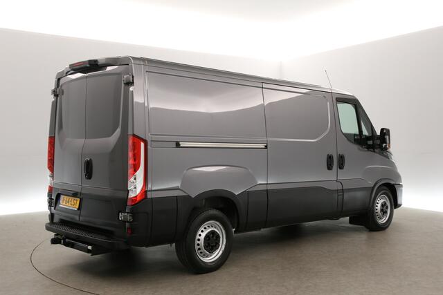 Iveco DAILY 35S16V 2.3 352 L2H1 157PK | 3500kg Trekgew. | Marge | Airco Camera 2xSchuifdeur Cruise 3 Persoons Trekhaak