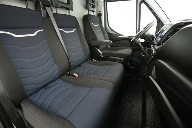 Iveco DAILY 35S16V 2.3 352 L2H1 157PK | 3500kg Trekgew. | Marge | Airco Camera 2xSchuifdeur Cruise 3 Persoons Trekhaak