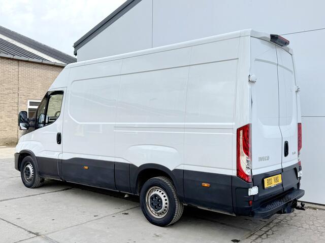 Iveco DAILY 35S14 2.3 L2H2 Climate Control Cruise Control Trekhaak Lucht Geveerde Stoel