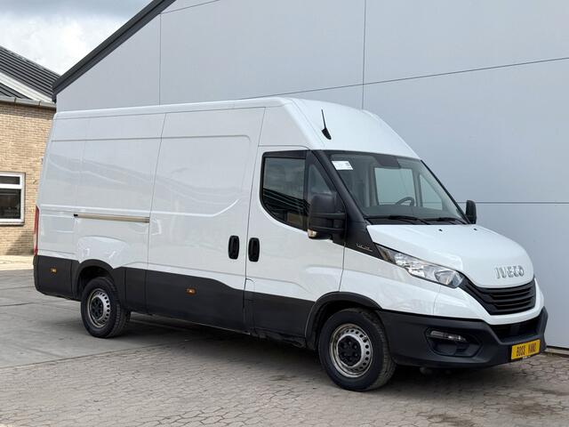 Iveco DAILY 35S14 2.3 L2H2 Climate Control Cruise Control Trekhaak Lucht Geveerde Stoel