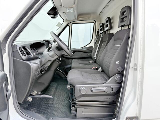 Iveco DAILY 35S14 2.3 L2H2 Climate Control Cruise Control Trekhaak Lucht Geveerde Stoel