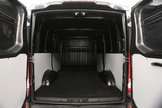 Iveco DAILY 2.3 300 L1H1 3500KG Trekgew. Trekhaak Airco 3 Persoons Elektrpakket Schuifdeur
