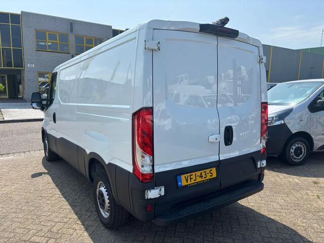 Iveco DAILY 35S14 L2H1 Automaat Airco Cruisecontrol Trekhaak EURO 6
