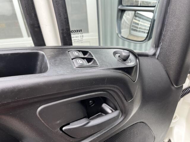 Iveco DAILY 40C18 Be Clixstar 3420kg laadvermogen Airco Cruise control Telefoonverbinding Tachograaf 2-Persoons Gereedschapskist Open laadbak Pick-up P-up Bakwagen 1e eigenaar Euro 6Be combi Trekker Oplegger