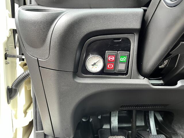Iveco DAILY 40C18 Be Clixstar 3420kg laadvermogen Airco Cruise control Telefoonverbinding Tachograaf 2-Persoons Gereedschapskist Open laadbak Pick-up P-up Bakwagen 1e eigenaar Euro 6Be combi Trekker Oplegger