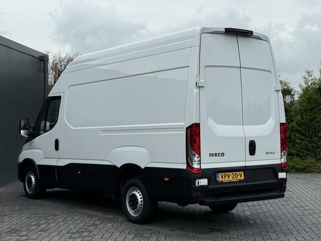 Iveco DAILY 35S14 136 PK HI-MATIC AUTOMAAT / L2H3 / 1e EIG. / CRUISE / ECC / CAMERA / OPRIJPLANK / NAVI / 3-ZITS / 3500 KG AHG