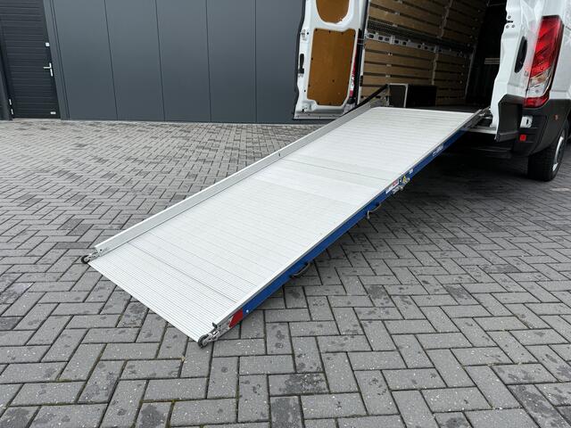 Iveco DAILY 35S14 136 PK HI-MATIC AUTOMAAT / L2H3 / 1e EIG. / CRUISE / ECC / CAMERA / OPRIJPLANK / NAVI / 3-ZITS / 3500 KG AHG