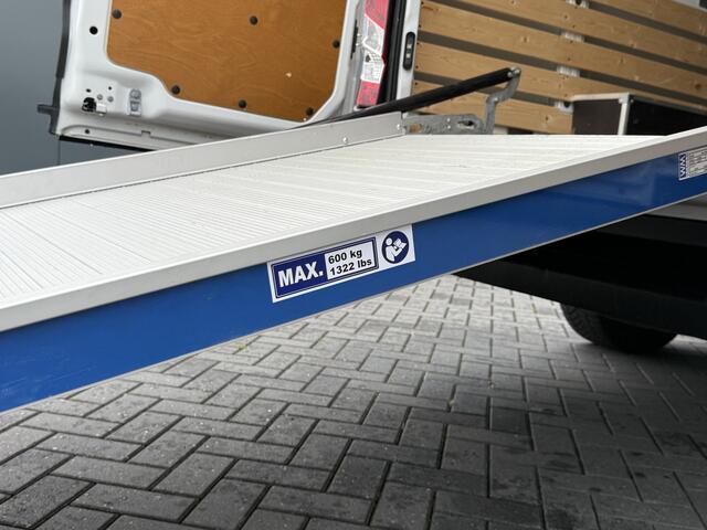 Iveco DAILY 35S14 136 PK HI-MATIC AUTOMAAT / L2H3 / 1e EIG. / CRUISE / ECC / CAMERA / OPRIJPLANK / NAVI / 3-ZITS / 3500 KG AHG