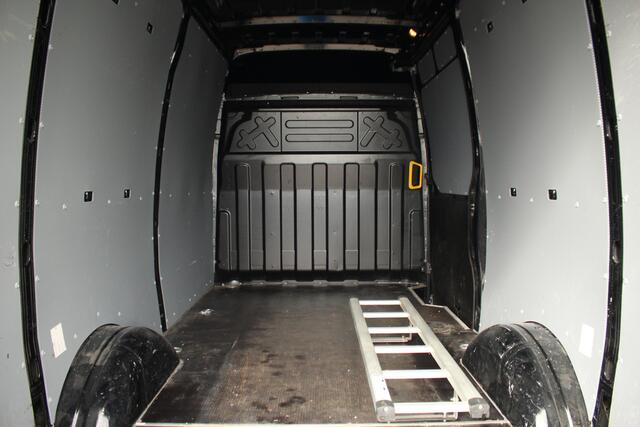 Iveco DAILY 35S18A8 3.0 180pk 352 L2H2 | Automaat | Navi | Camera | Adap. Cruise | Gev. Stoel | Clima | 3500kg trekgew. | Lease 663,- p/m