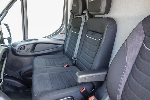 Iveco DAILY 35S21 L2H2 207Pk Hi-Matic Aut. | Achteruitrijcamera | 3.500kg trekgewicht | Trekhaak | 16''