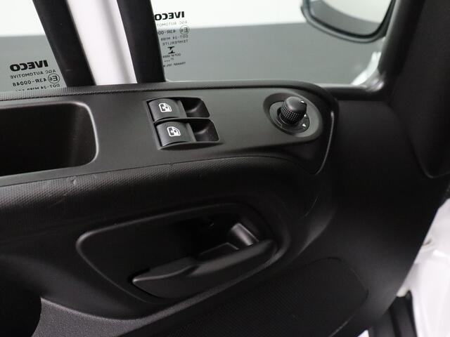 Iveco DAILY 35C16 Bakwagen+Laadklep | Trekhaak 3500Kg | Airco | 3-Persoons | Laadklep 750Kg