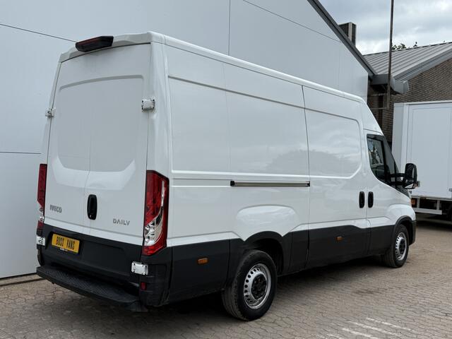 Iveco DAILY 35S14 2.3 L2H2 Airco Cruise 3.5ton Trekgewicht Lucht geveerde stoel