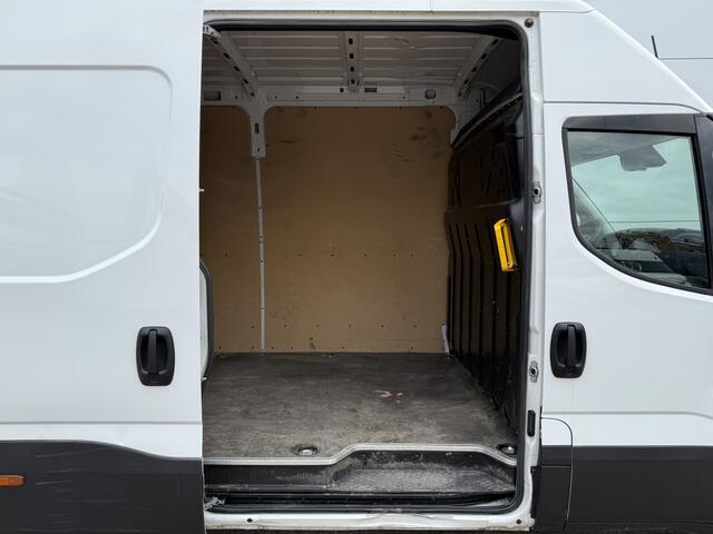 Iveco DAILY 35S14 2.3 L2H2 Airco Cruise 3.5ton Trekgewicht Lucht geveerde stoel