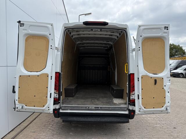 Iveco DAILY 35S14 2.3 L2H2 Airco Cruise 3.5ton Trekgewicht Lucht geveerde stoel