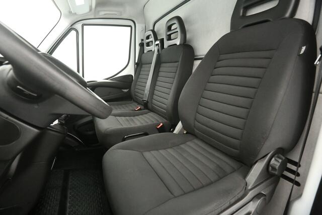 Iveco DAILY 35C16H 2.3 410 157PK Dubbellucht Bakwagen Laadklep Laadbak Airco 3 Persoons Elektrpakket